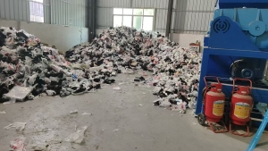 长期出售厂里处理的鞋子尾货，国际鞋，垃圾鞋都有，统货出，现货有6吨多，货在广东广州