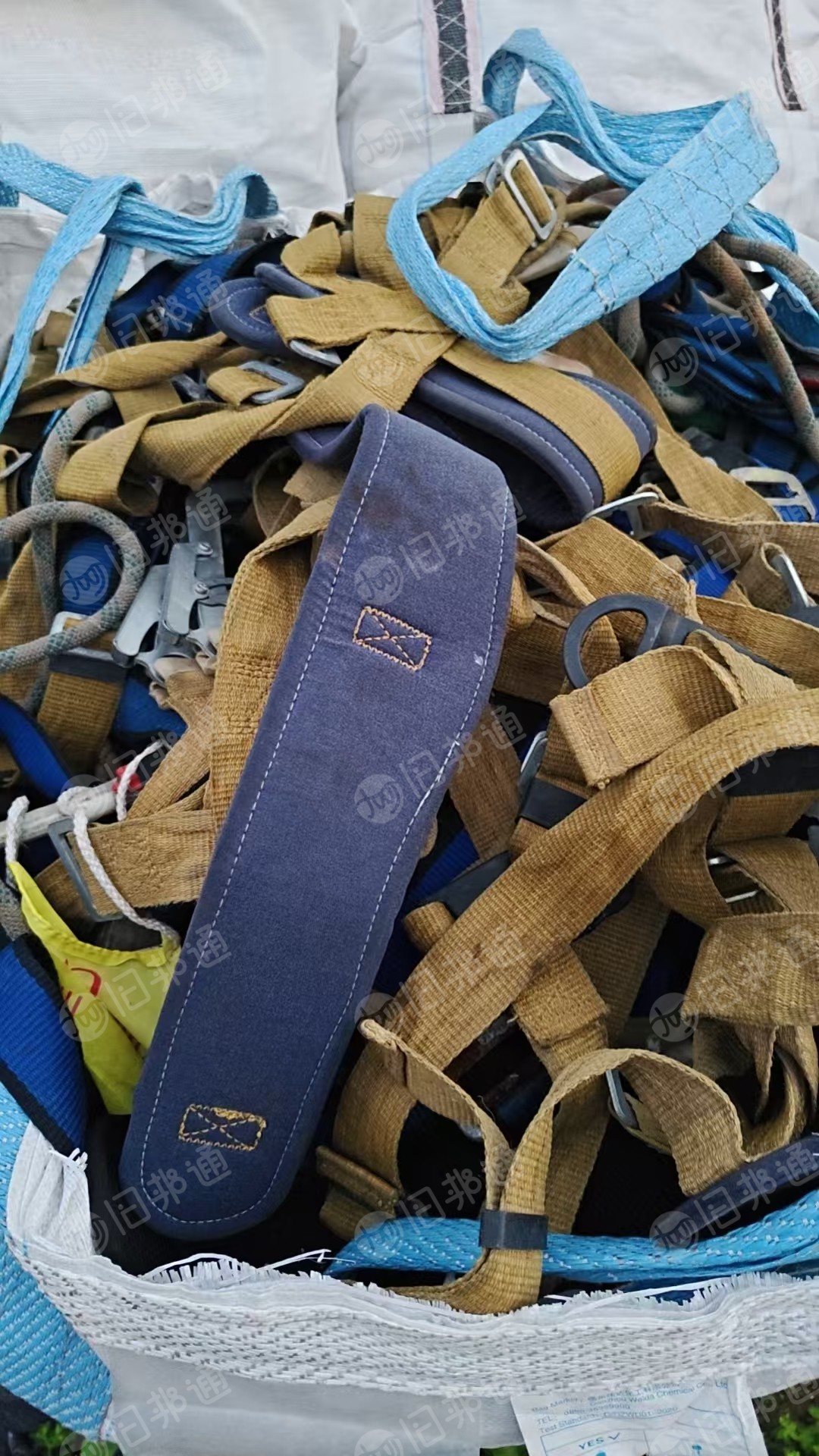 出售安全带，织带，带卡扣，现货有6吨包，货在福建福州