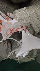 出售烘焙下来的PET覆膜纸边角料