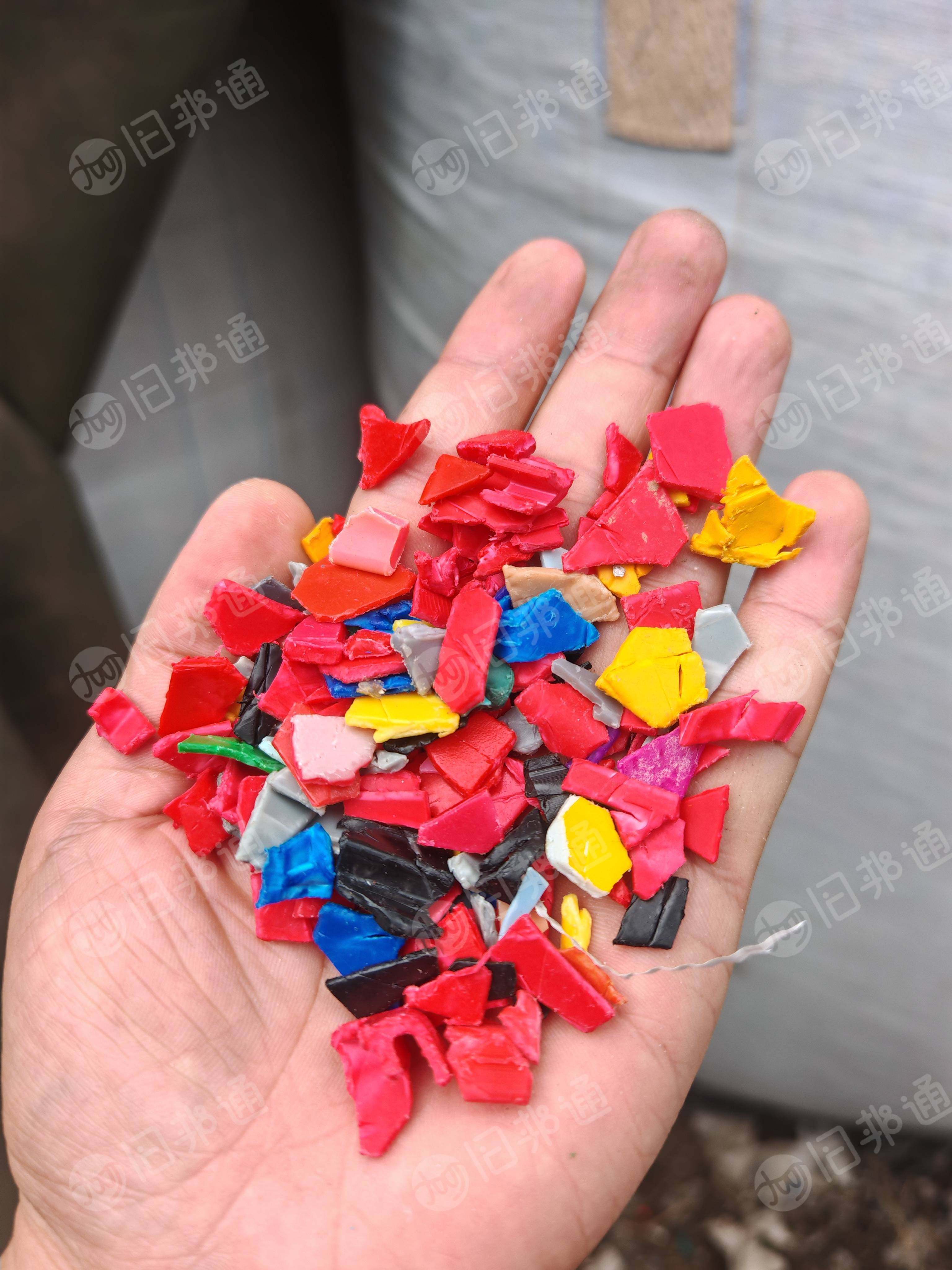 求购全漂花丙破碎料,涂料桶破碎料,花桶粉碎料,不带黑块的,江浙沪赣优先