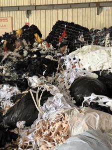 长期求购黑料，废布料 ，鞋材料，可燃烧的，月需几千吨