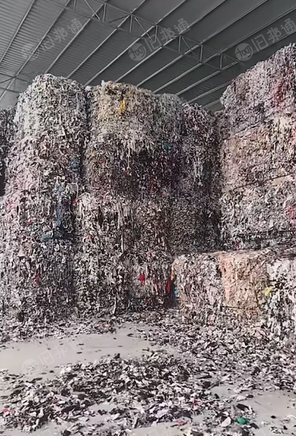 长期出售服装厂废布黑料,燃烧料,下脚料,月供100吨