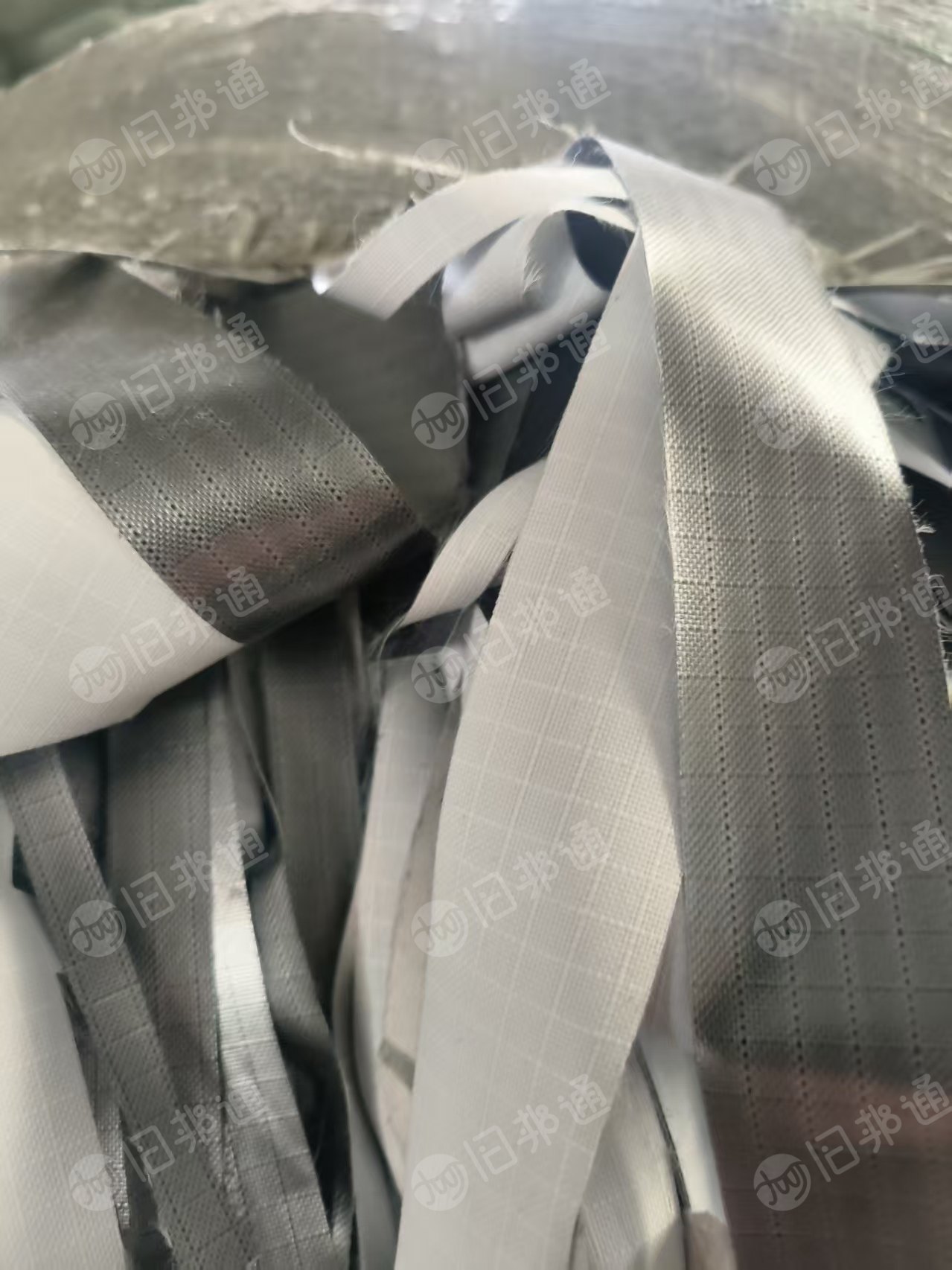 长期出售杂色涤纶轻胶帐篷下角料,可以造粒可以做油漆料,现货120吨,货在天津