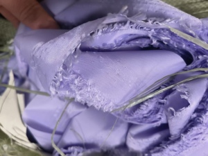 长期出售杂色涤纶轻胶帐篷下角料，可以造粒可以做油漆料，现货120吨，货在天津