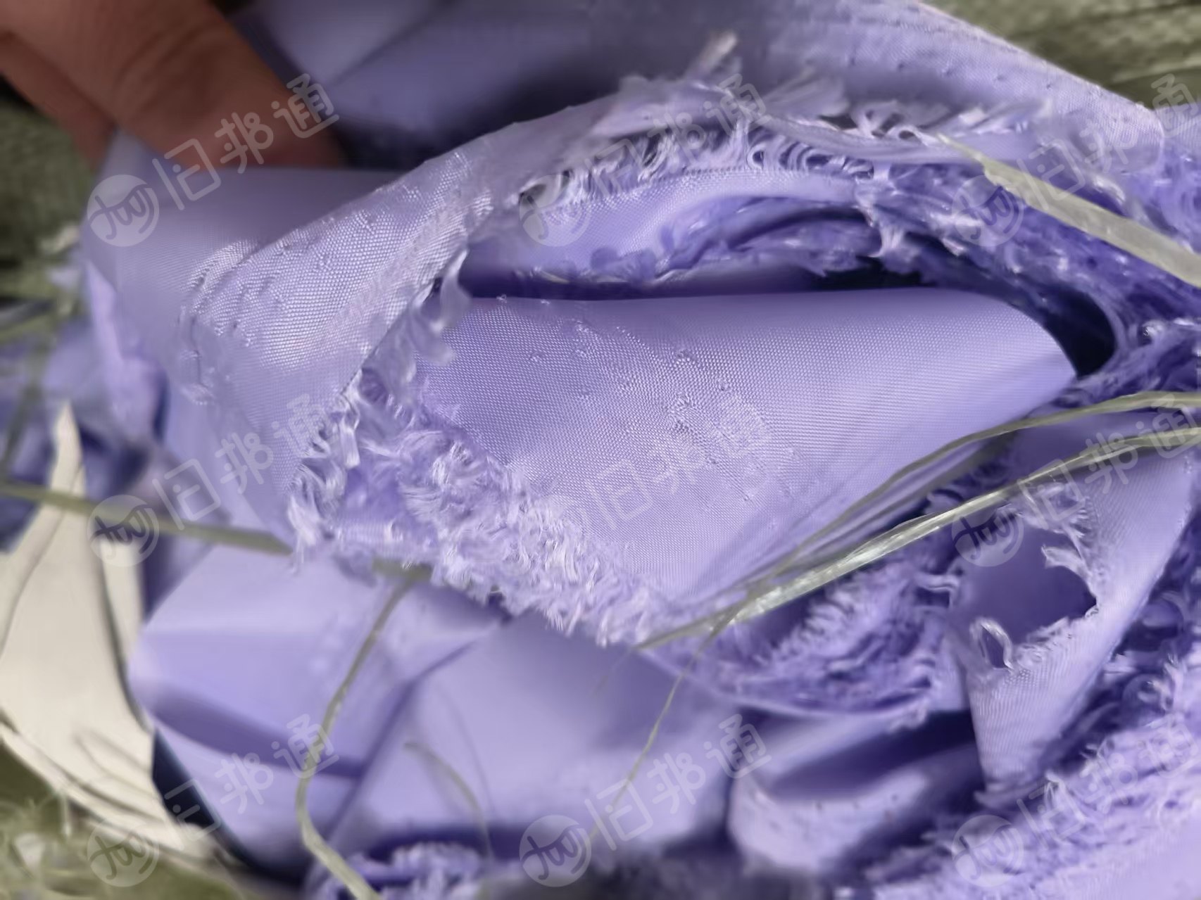 长期出售杂色涤纶轻胶帐篷下角料,可以造粒可以做油漆料,现货120吨,货在天津