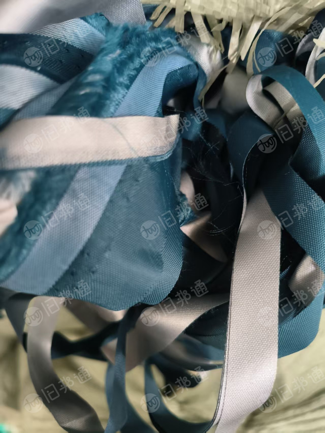 长期出售杂色涤纶轻胶帐篷下角料，可以造粒可以做油漆料，现货120吨，货在天津