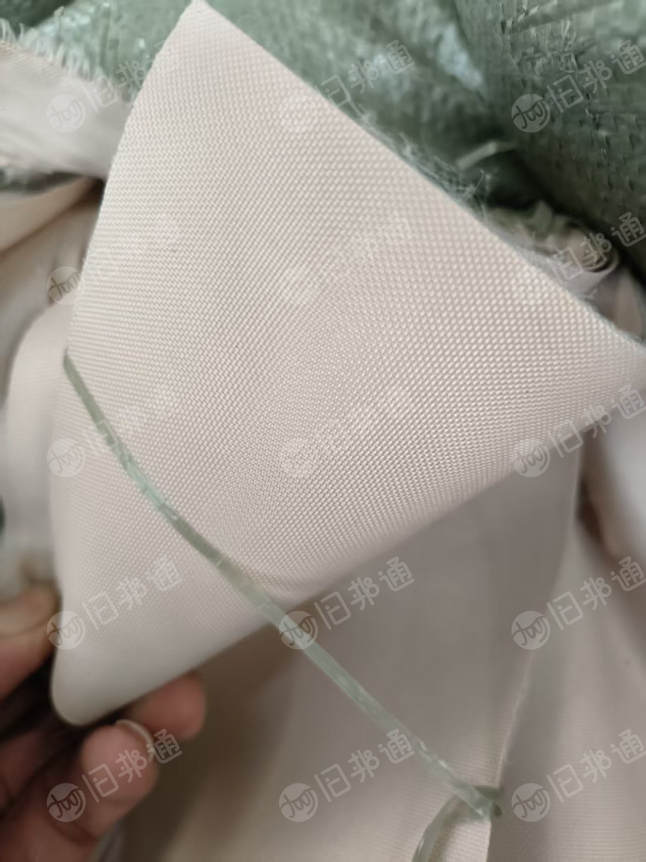 长期出售本白涤纶轻胶帐篷下角料,可以造粒可以做油漆料,现货100多吨,货在天津