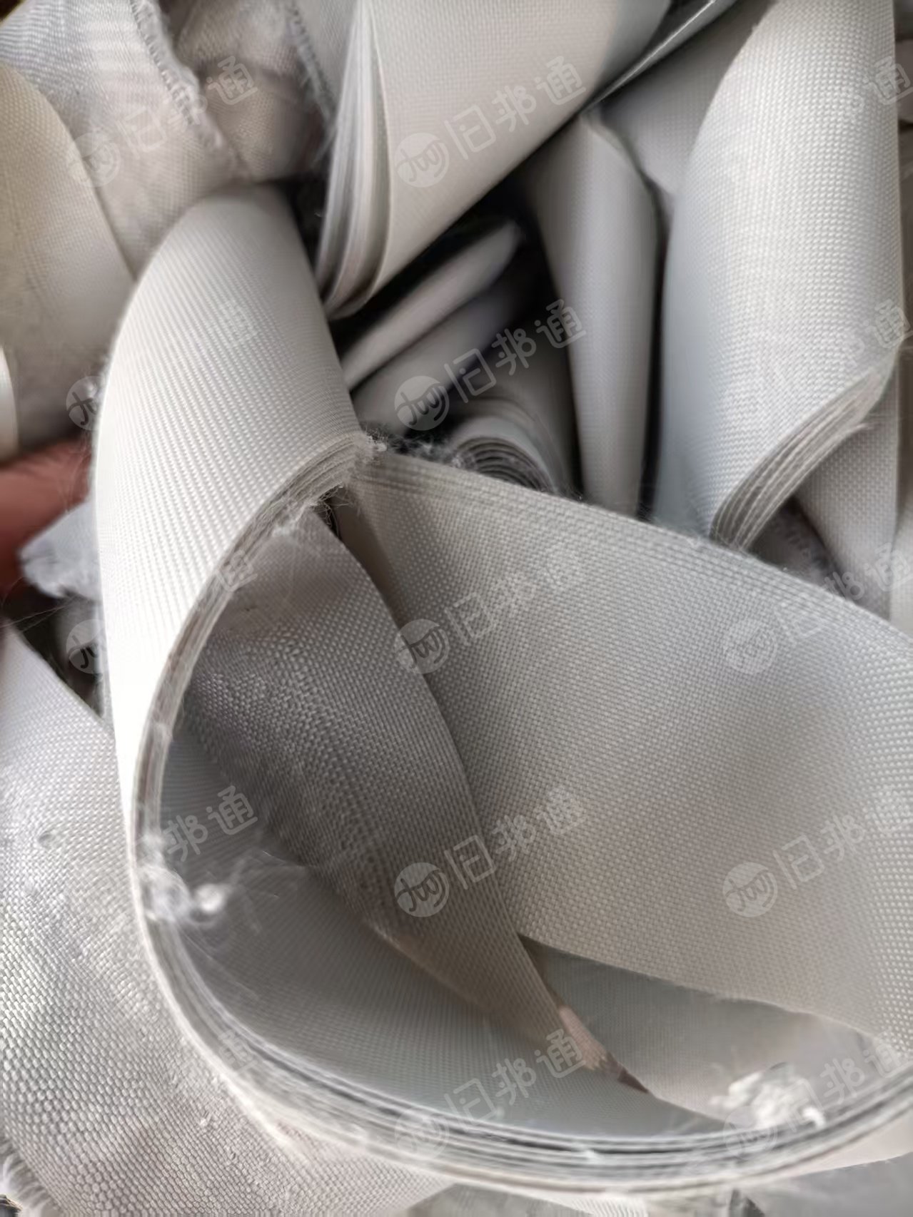 长期出售本白涤纶轻胶帐篷下角料,可以造粒可以做油漆料,现货100多吨,货在天津