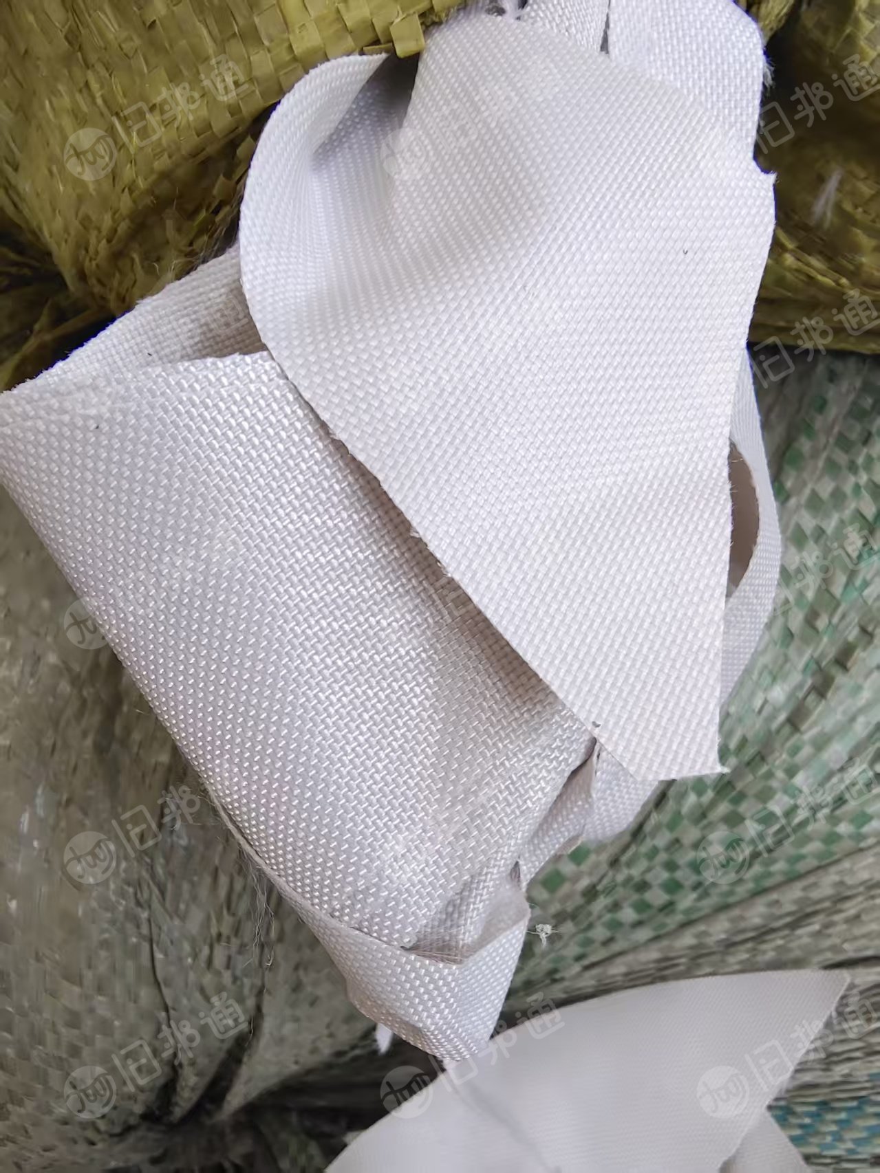 长期出售本白涤纶轻胶帐篷下角料,可以造粒可以做油漆料,现货100多吨,货在天津