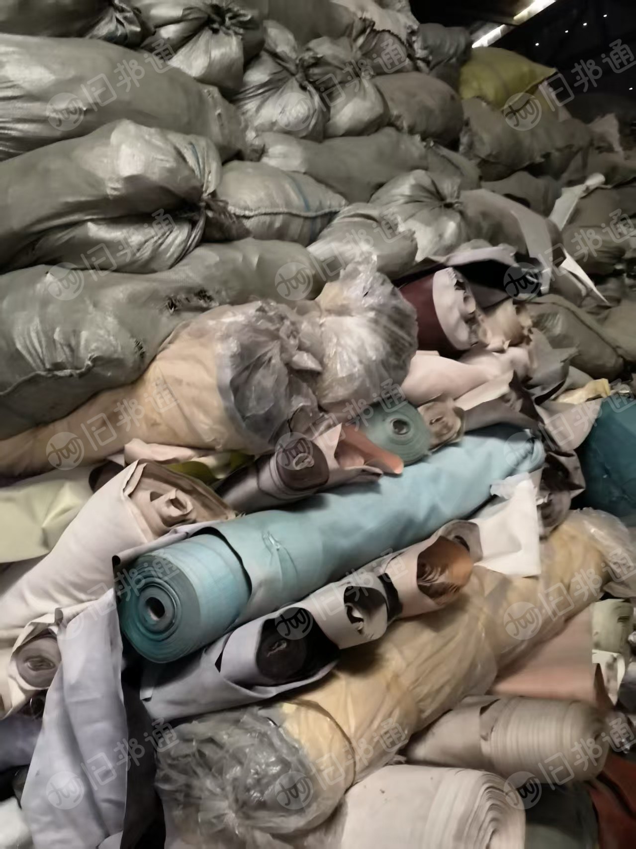 长期出售PVC夹网布,软质pvc边角料,现货150吨,货在天津