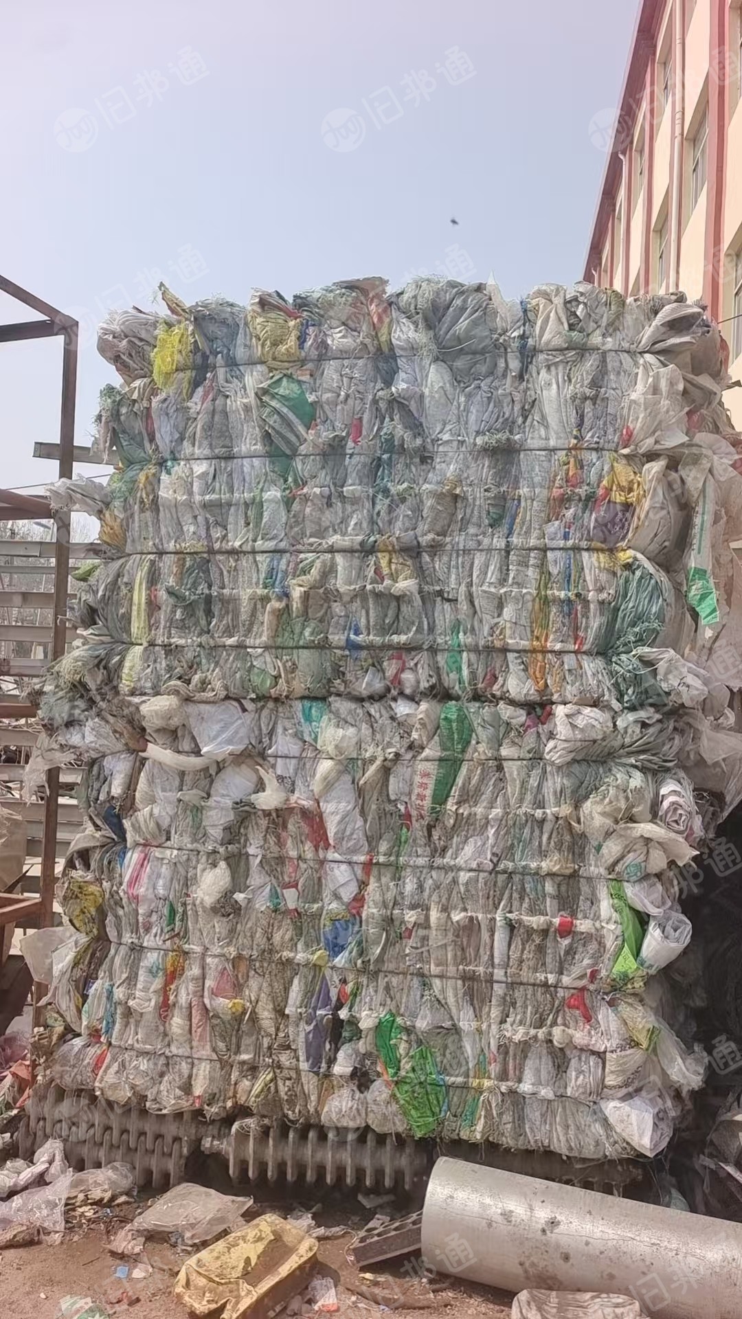 出售废旧吨包、编织袋，大白、二白、花色的都有，月供100吨左右