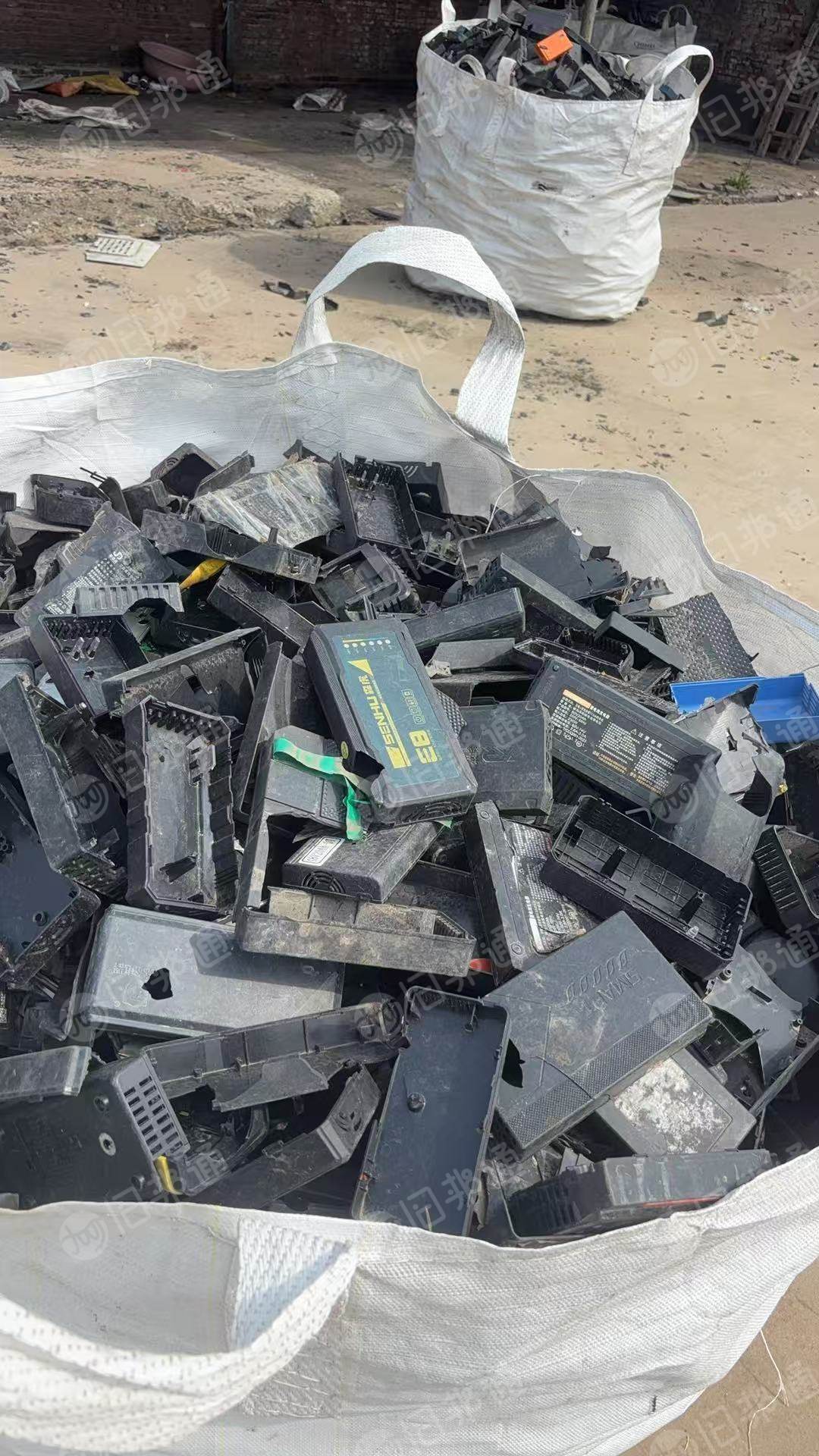 出售阻燃合金电瓶壳破碎料，月供30吨