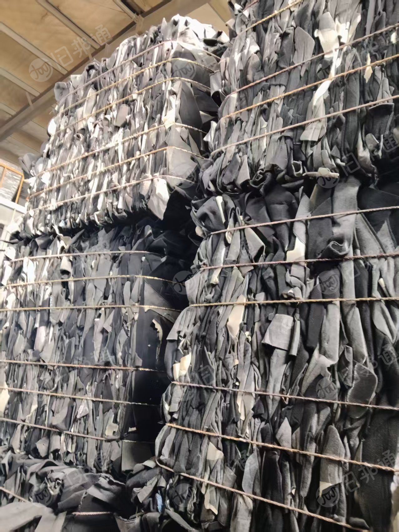 出售汽车内饰料，发泡的地毯料，可开花，现货有十几吨，货在江苏无锡