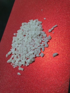 出售白色一次水口POM粉碎料，型号4520，现货几十吨