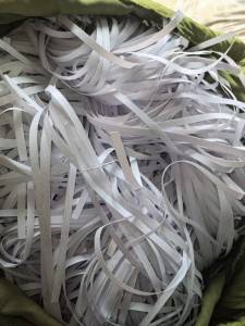 长期出售硬质pvc灯罩边角料，奶白色PVC废料