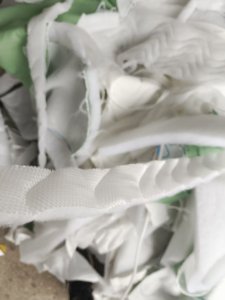 长期出售家纺厂下来的绗棉下脚料，绗棉边角料，月供20吨