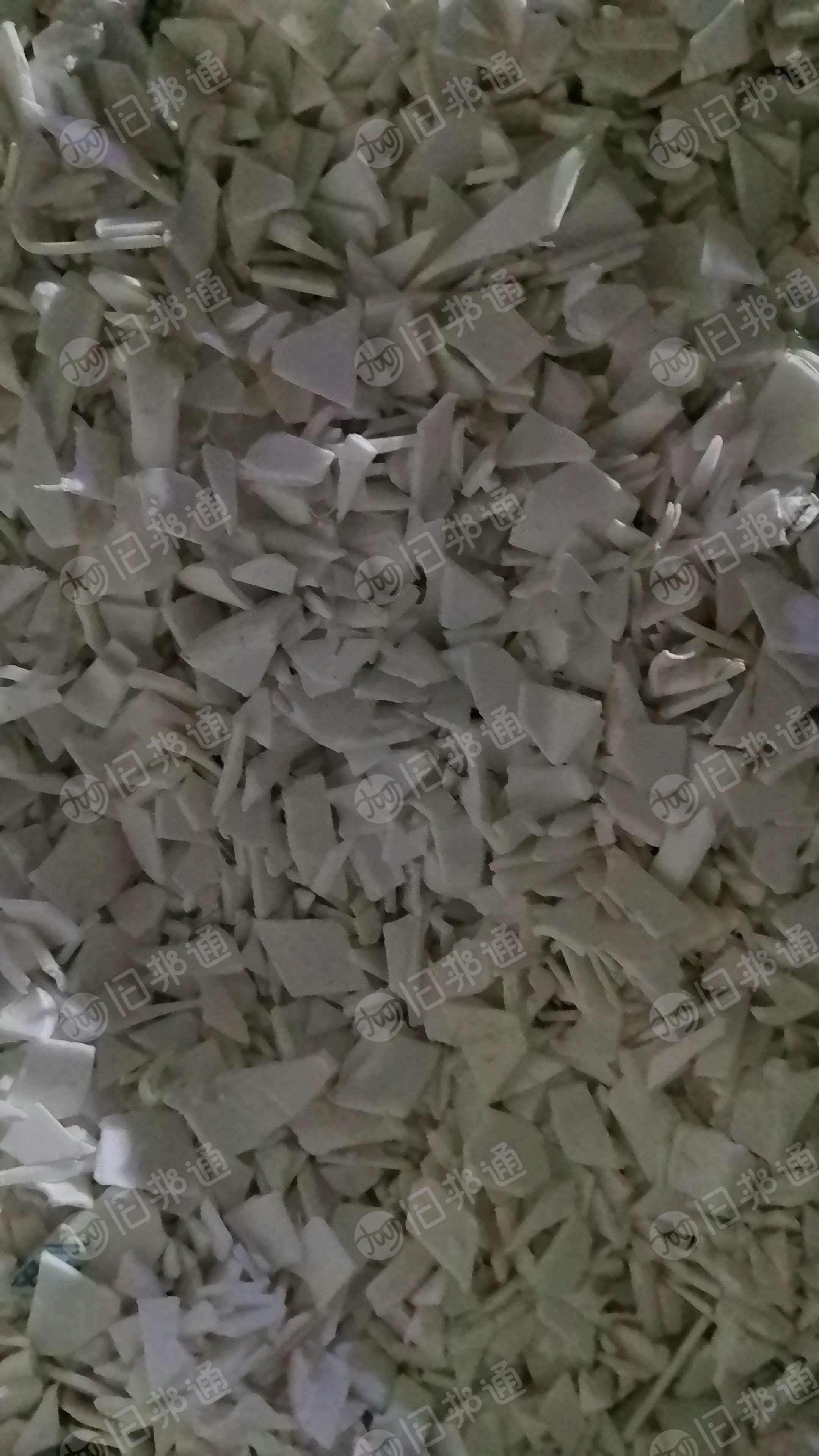 长期出售无字涂料桶破碎料和花桶破碎料