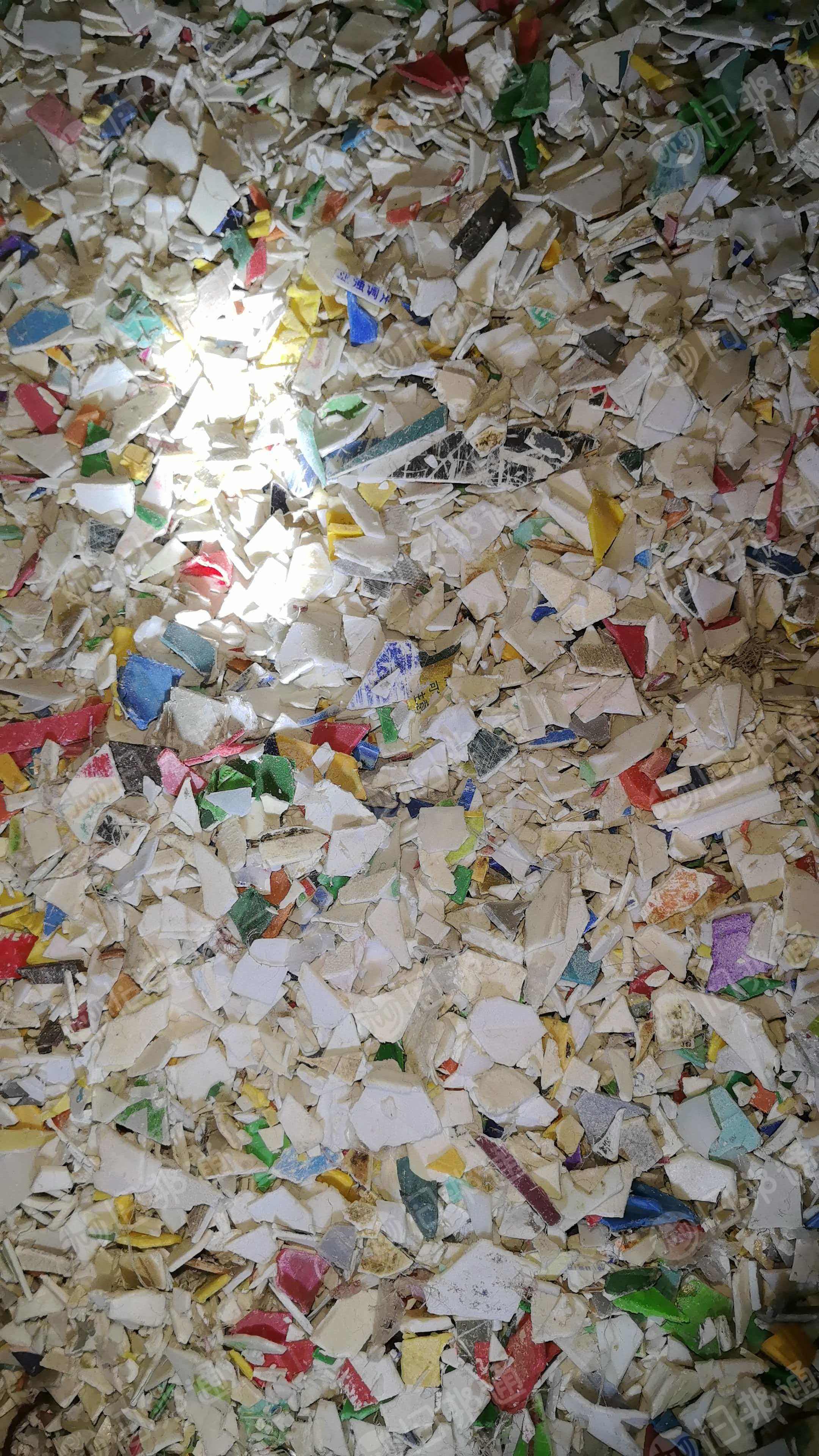 长期出售无字涂料桶破碎料和花桶破碎料