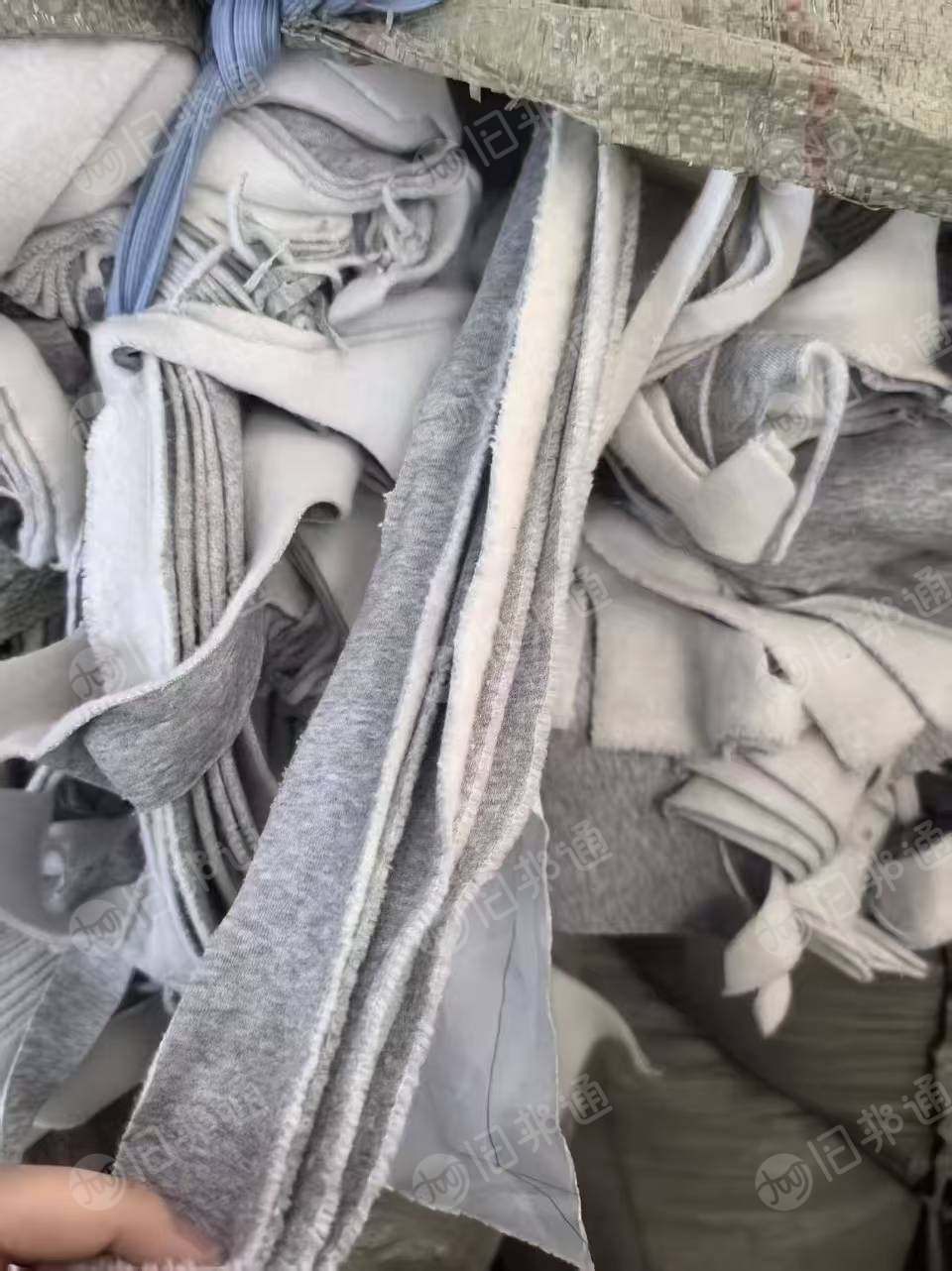 长期出售做卫衣下来的涤棉废布，涤棉开花料，65棉35涤，月供三十吨