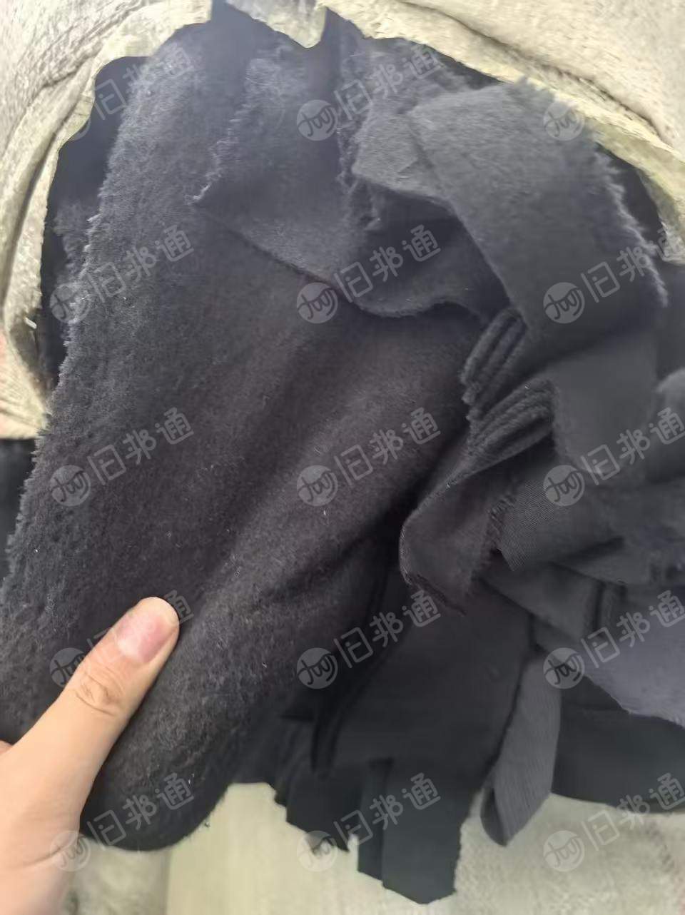 长期出售做卫衣下来的涤棉废布，涤棉开花料，65棉35涤，月供三十吨