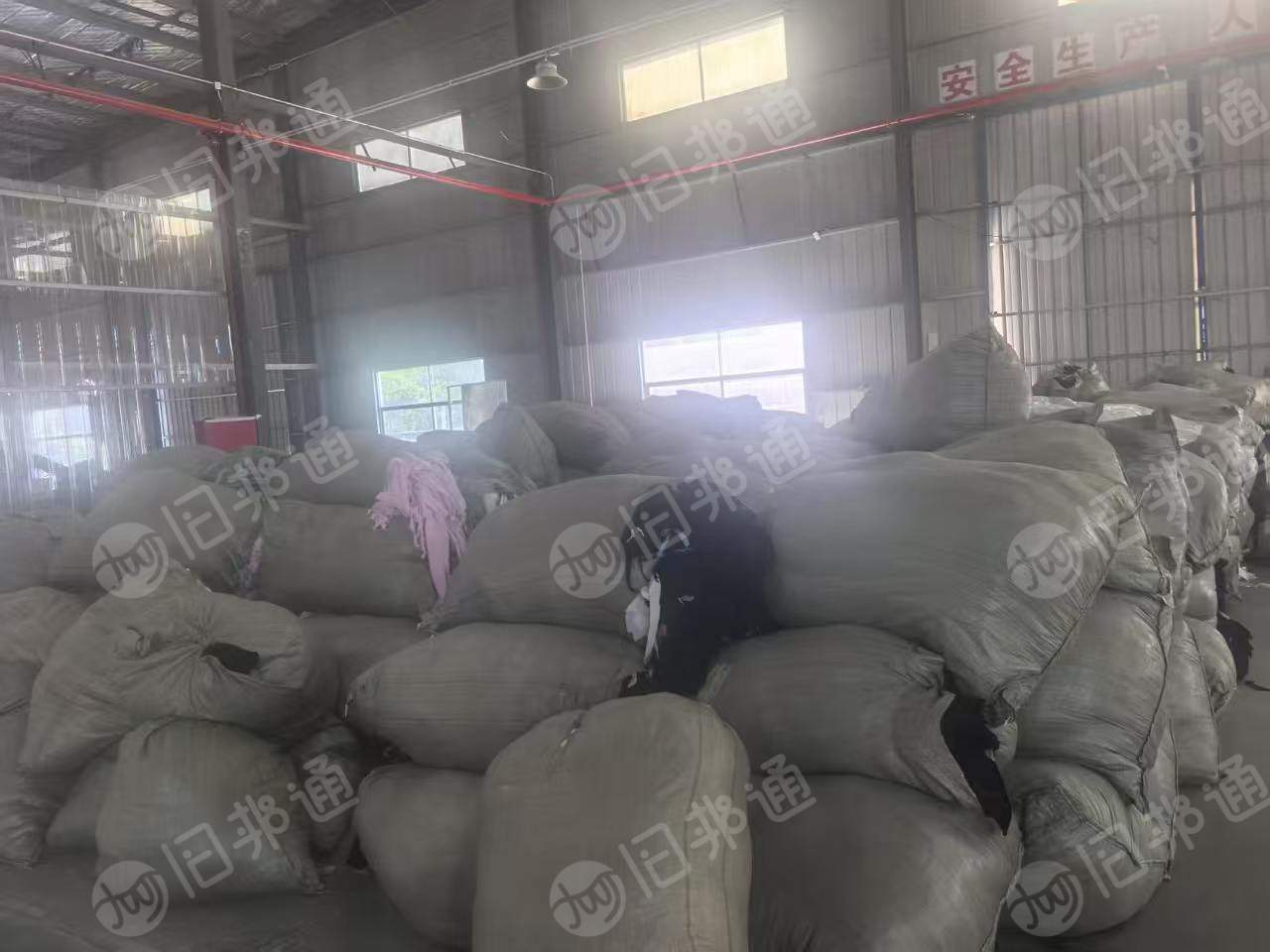 长期出售做卫衣下来的涤棉废布，涤棉开花料，65棉35涤，月供三十吨