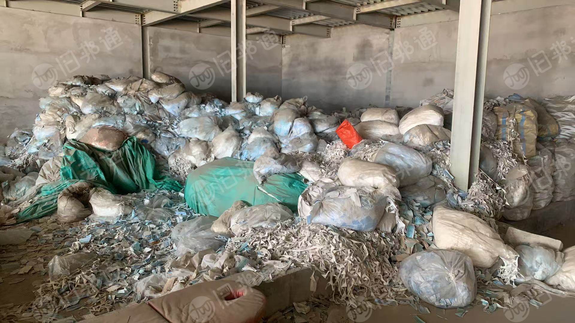 长期出售废旧口罩，口罩边角料。现货七吨多