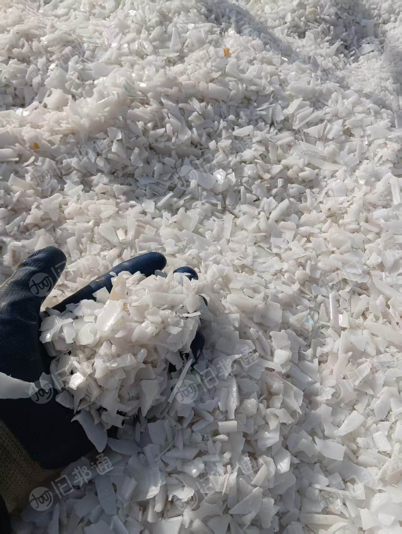 出售黑色低压破碎料，白色低压框破碎料，直接上机