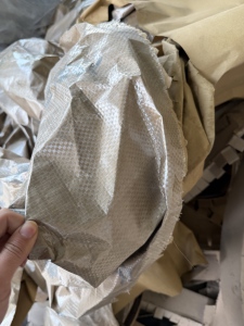 长期出售纸塑防潮纸废料