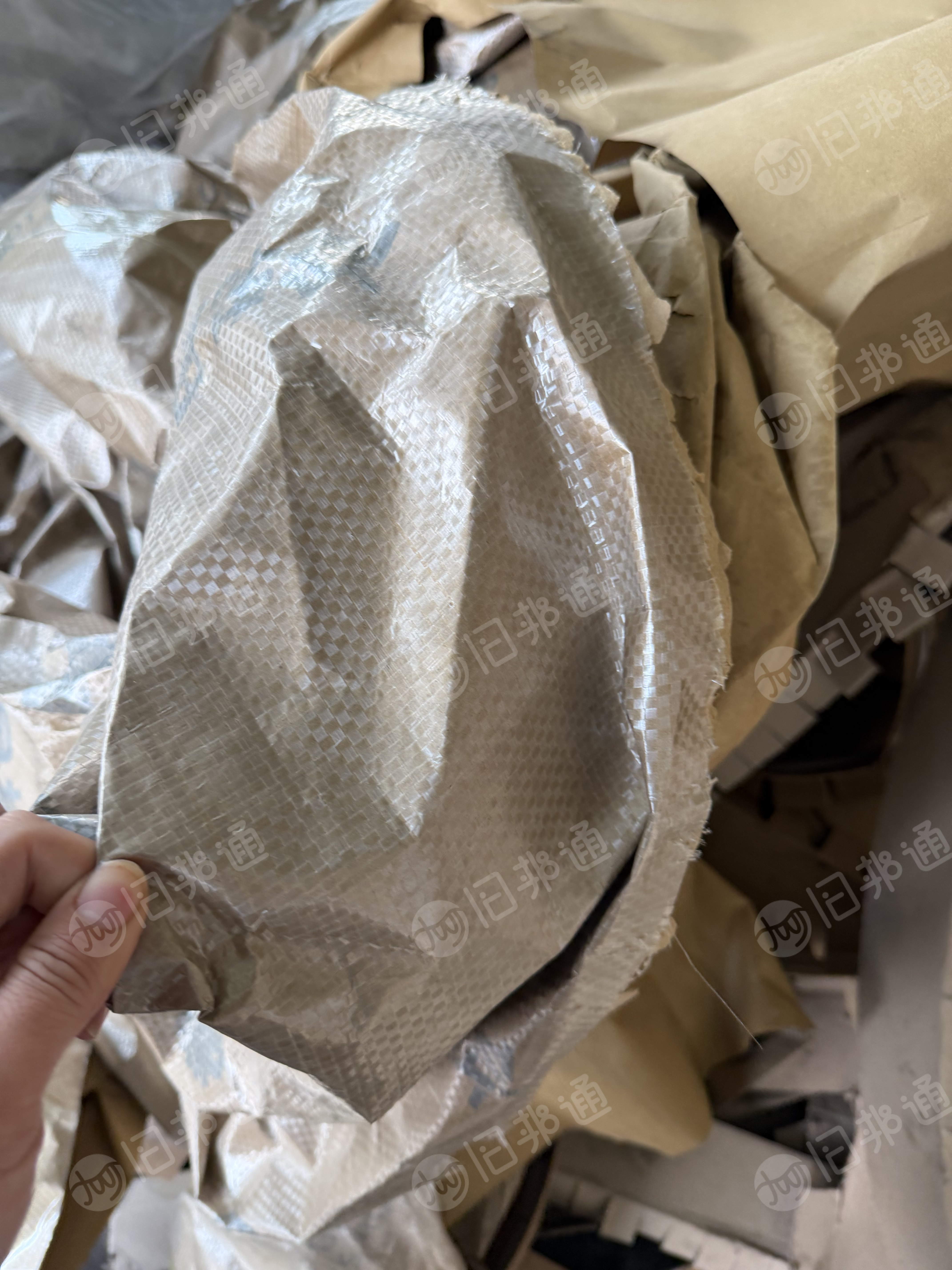 长期出售纸塑防潮纸废料
