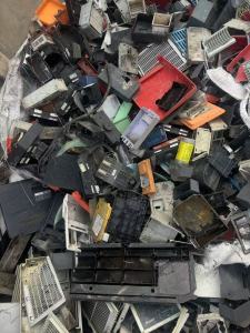 出售接触器废料，塑料壳废料，现货4*2一车