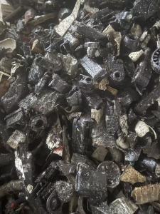 出售过盐水的橡胶杂料，橡胶占五六成