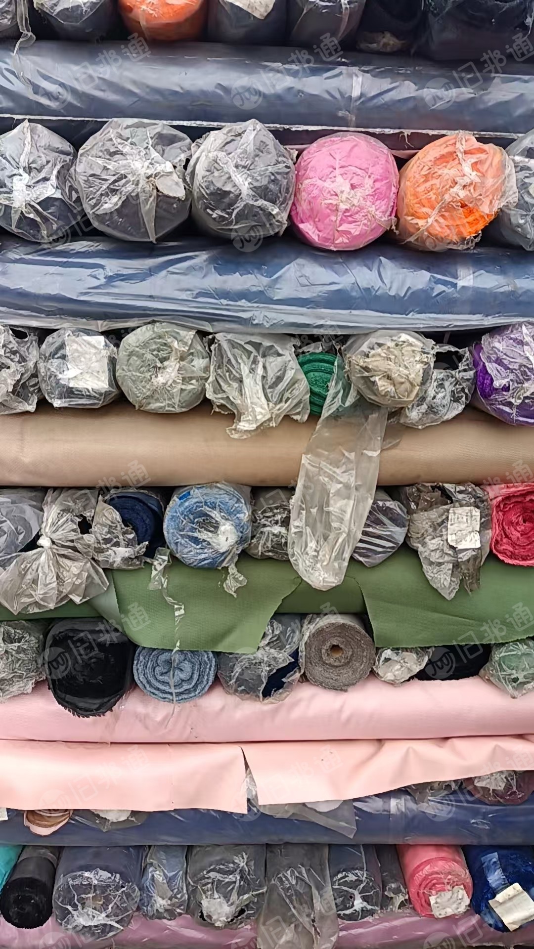 长期出售杂色牛津布带pu大卷布，库存布，门幅1.5左右克重有厚有薄，现货十几吨