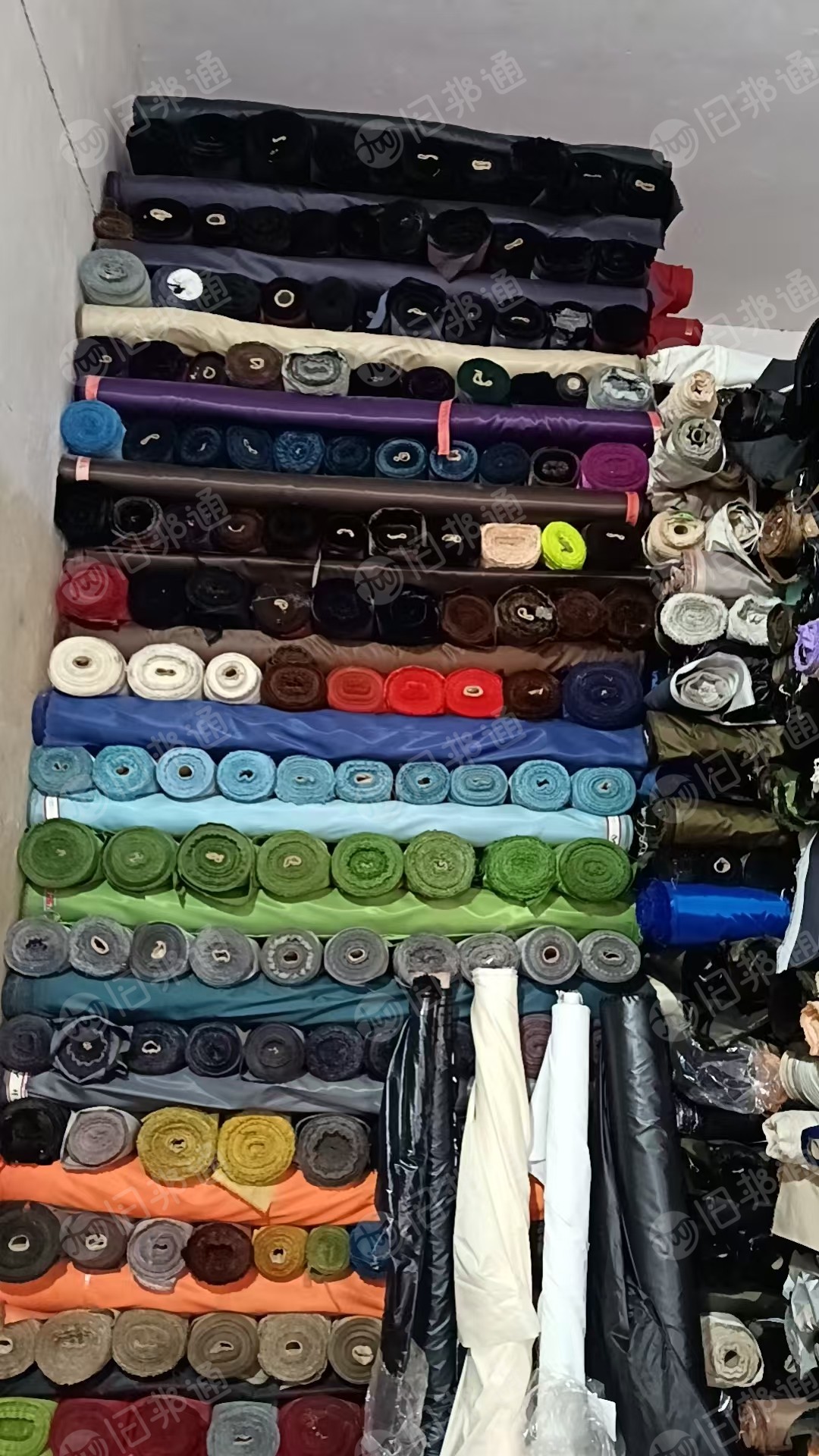 长期出售杂色牛津布带pu大卷布，库存布，门幅1.5左右克重有厚有薄，现货十几吨