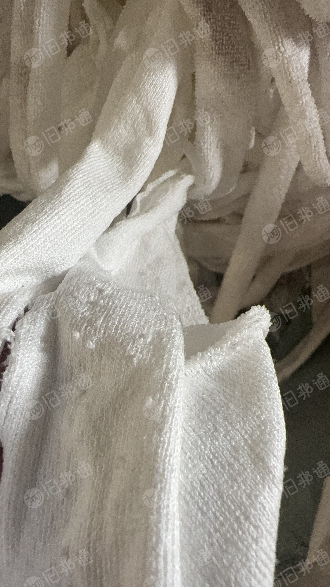 长期出售白色涤纶废布，擦机布，可做开花料，现货20吨