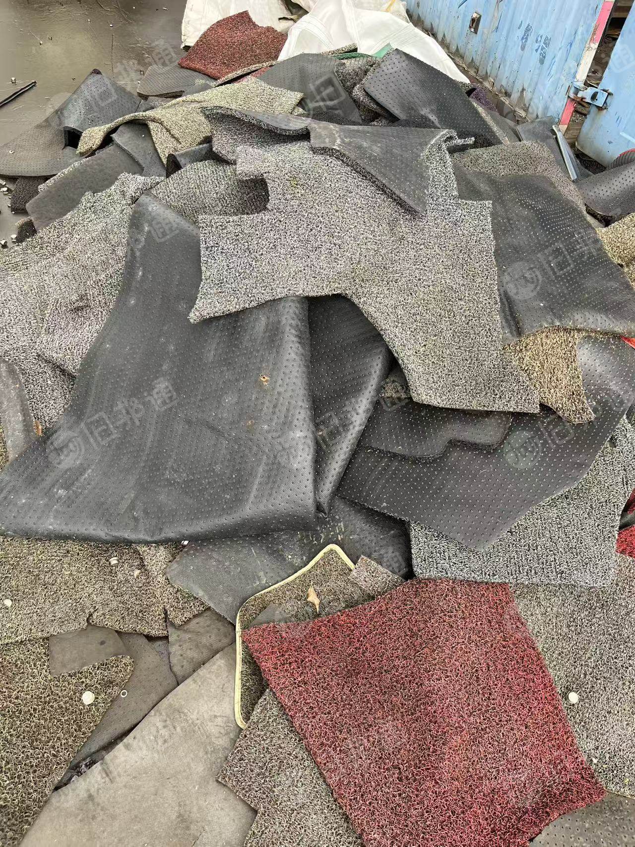 出售拆解厂下来的汽车脚垫等废料