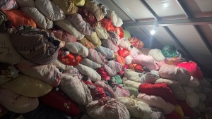 长期出售旧衣服箱子货，上门回收货，黑料都挑掉了，现货十六吨