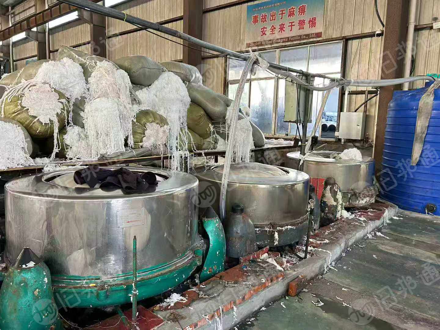 长期回收涤纶废布，无纺布边角料，涤纶废丝，水丝，月需四百吨，做泡料用