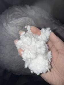 长期出售印染厂下来的纯棉磨毛料，毛毛料。现货三吨多