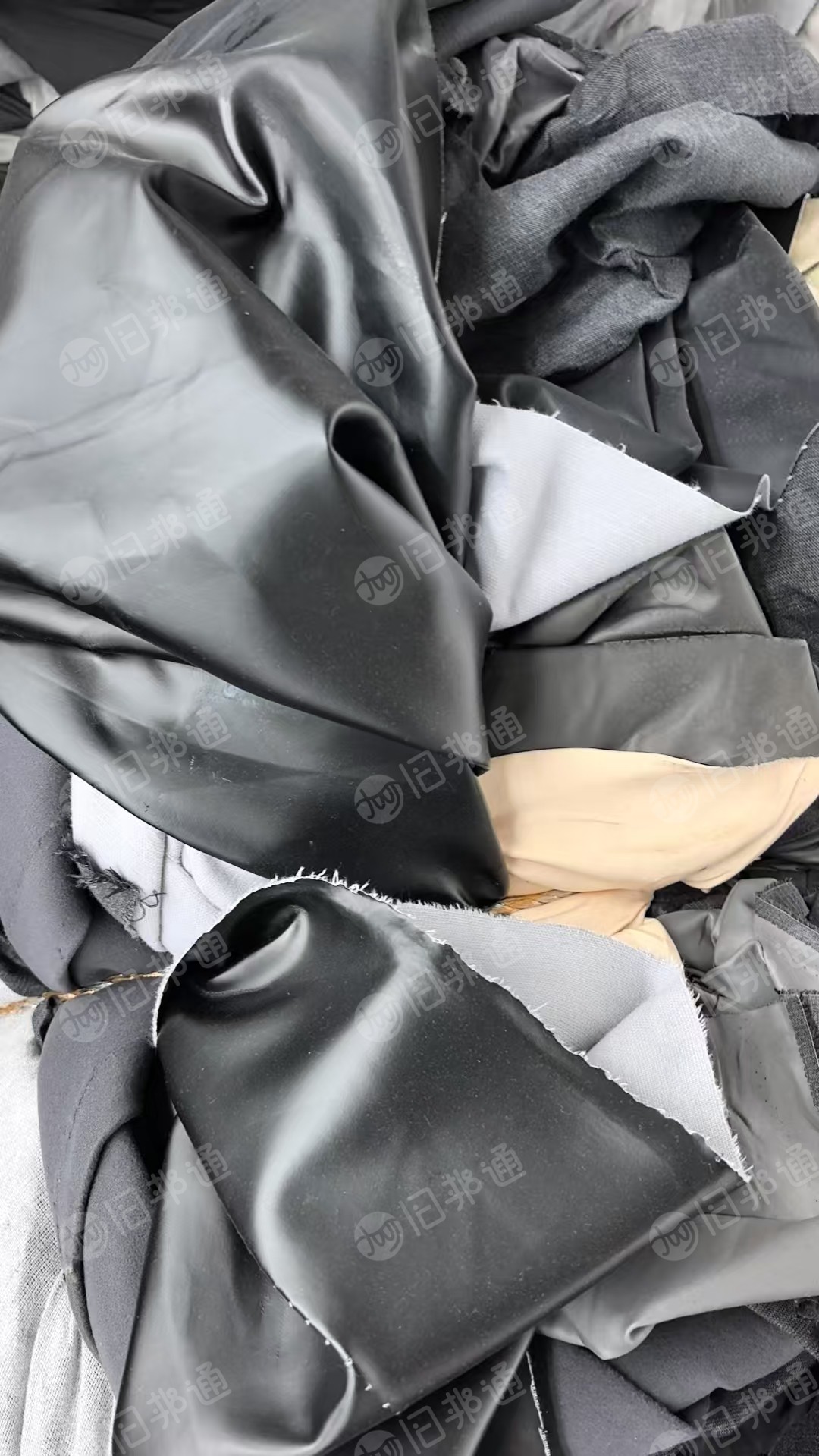 长期出售沙发厂下来的pu皮革边角料，pu皮革大块布，现货20吨