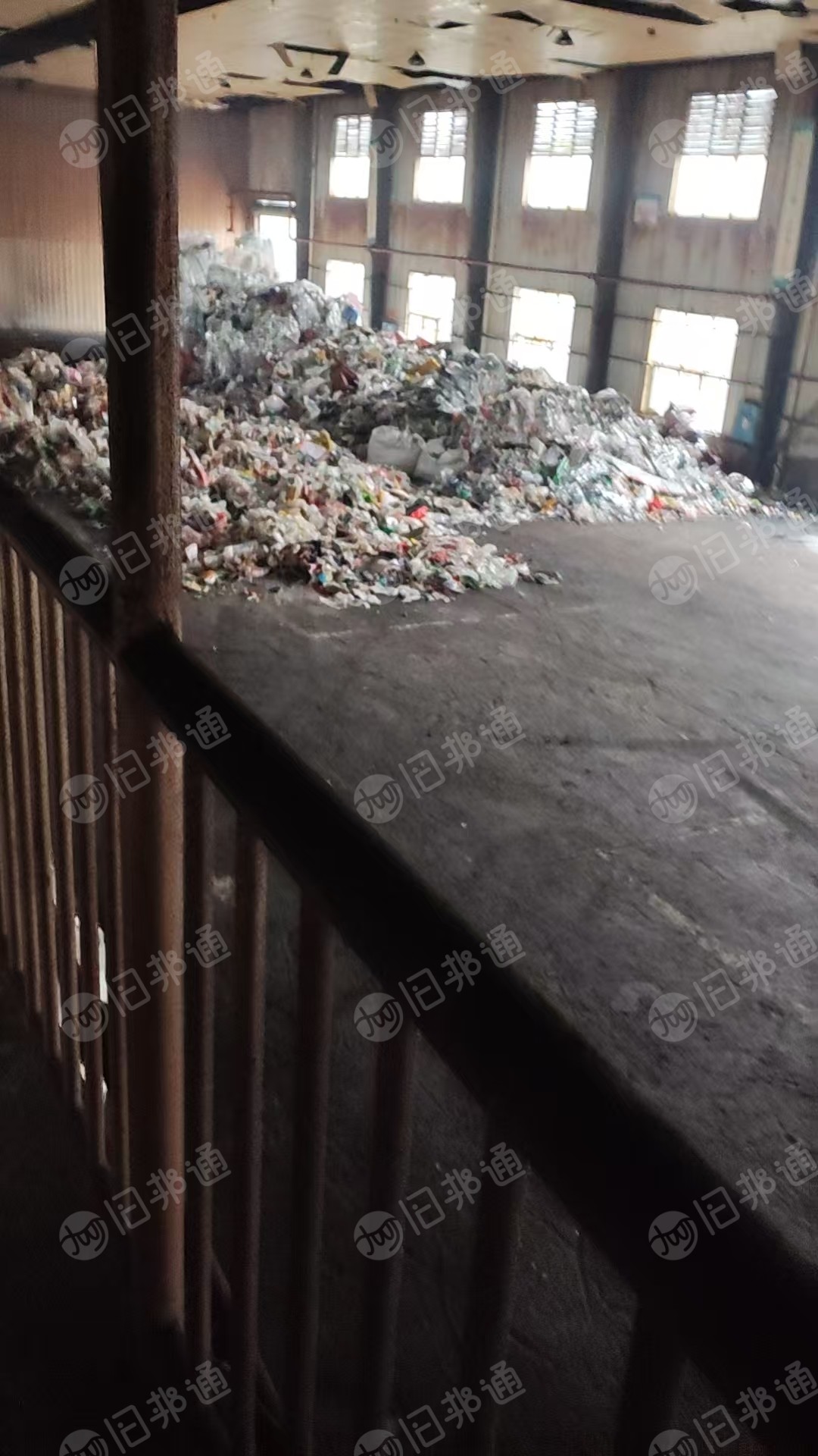 出售塑料油，热值10500左右，密度85左右，不含硅。每个月三百多吨