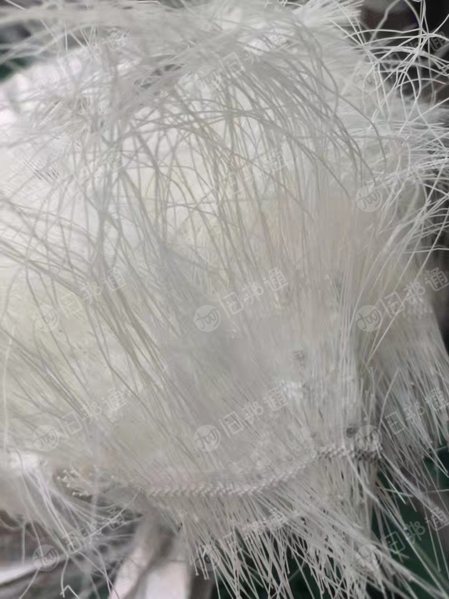 长期出售织布厂下来的涤纶单丝，涤纶废丝，涤纶丝，现货有9吨左右，货在江苏无锡