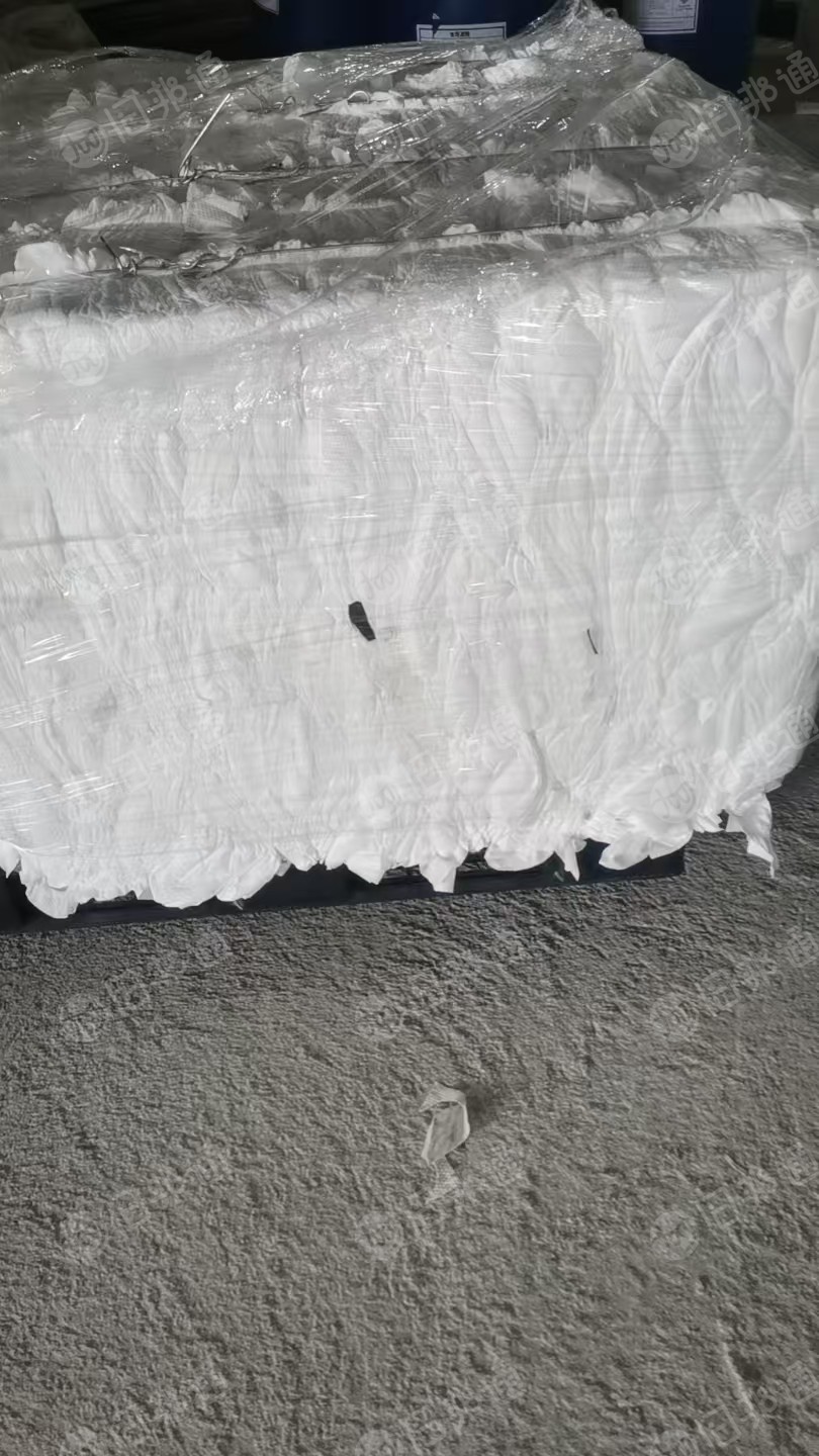 长期出售制品厂下来的水刺无纺布边角料,纯黏胶无纺布,现货有60吨,货在江苏无锡