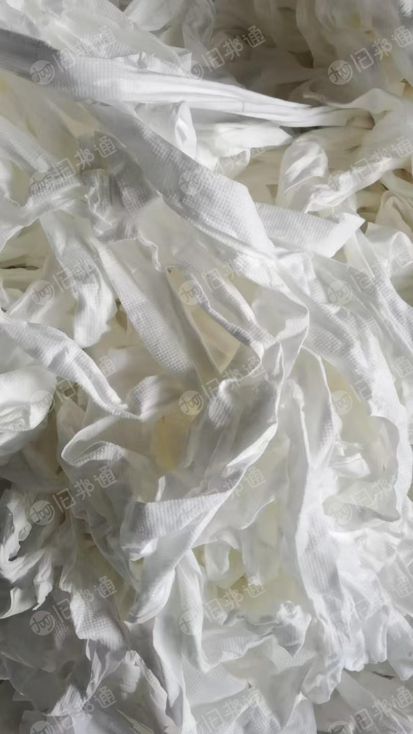 长期出售制品厂下来的水刺无纺布边角料，纯黏胶无纺布，现货有60吨，货在江苏无锡