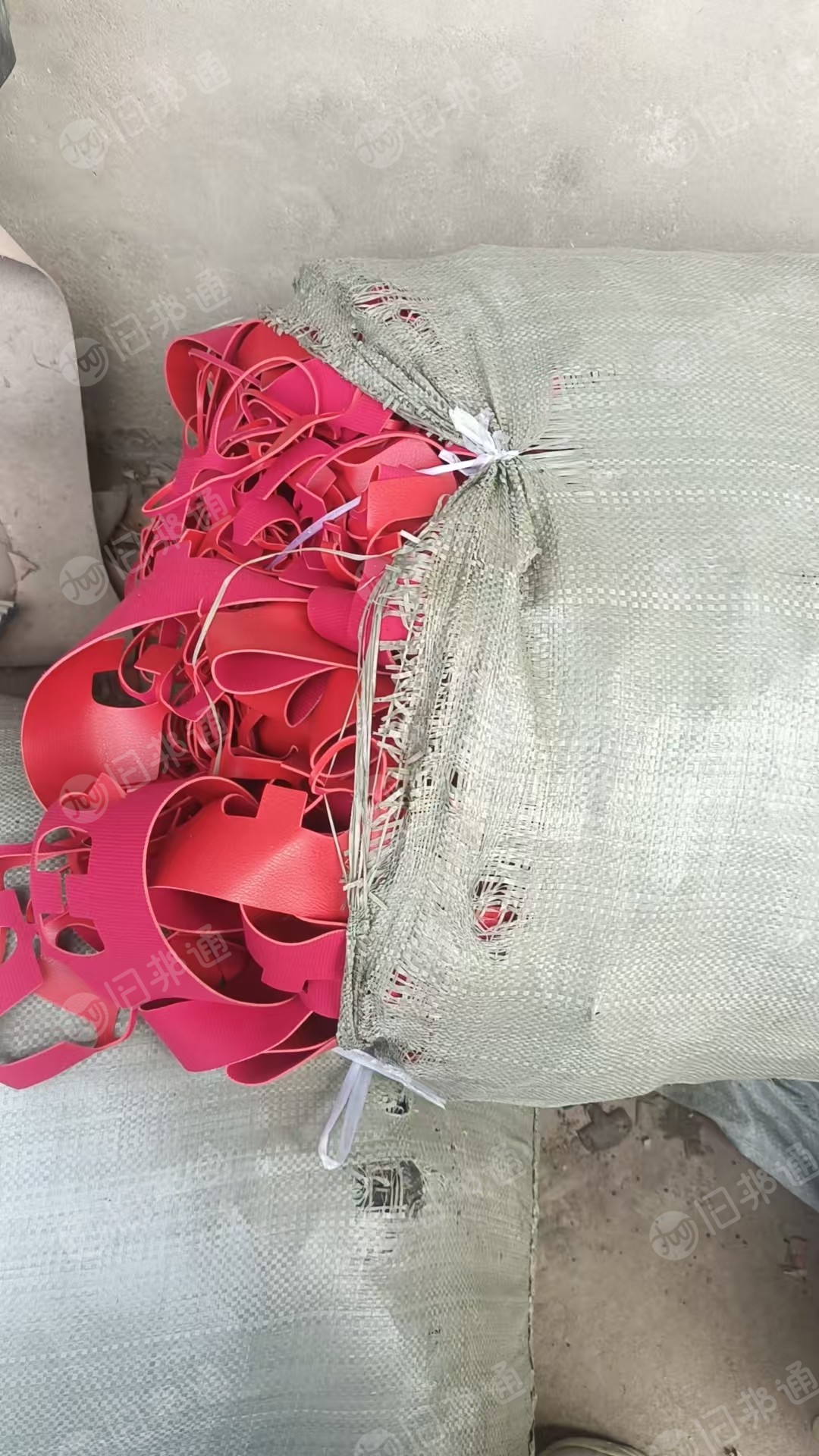 出售PVC皮革料,箱包革边角料,现货8-10吨