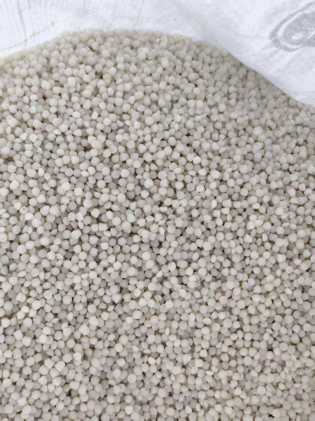 出售混合塑料、机头料，eva、PVC的多，主要做鞋垫下来的