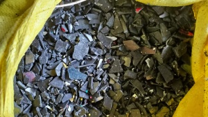 出售保险杠破碎料，清洗甩干，月供200吨
