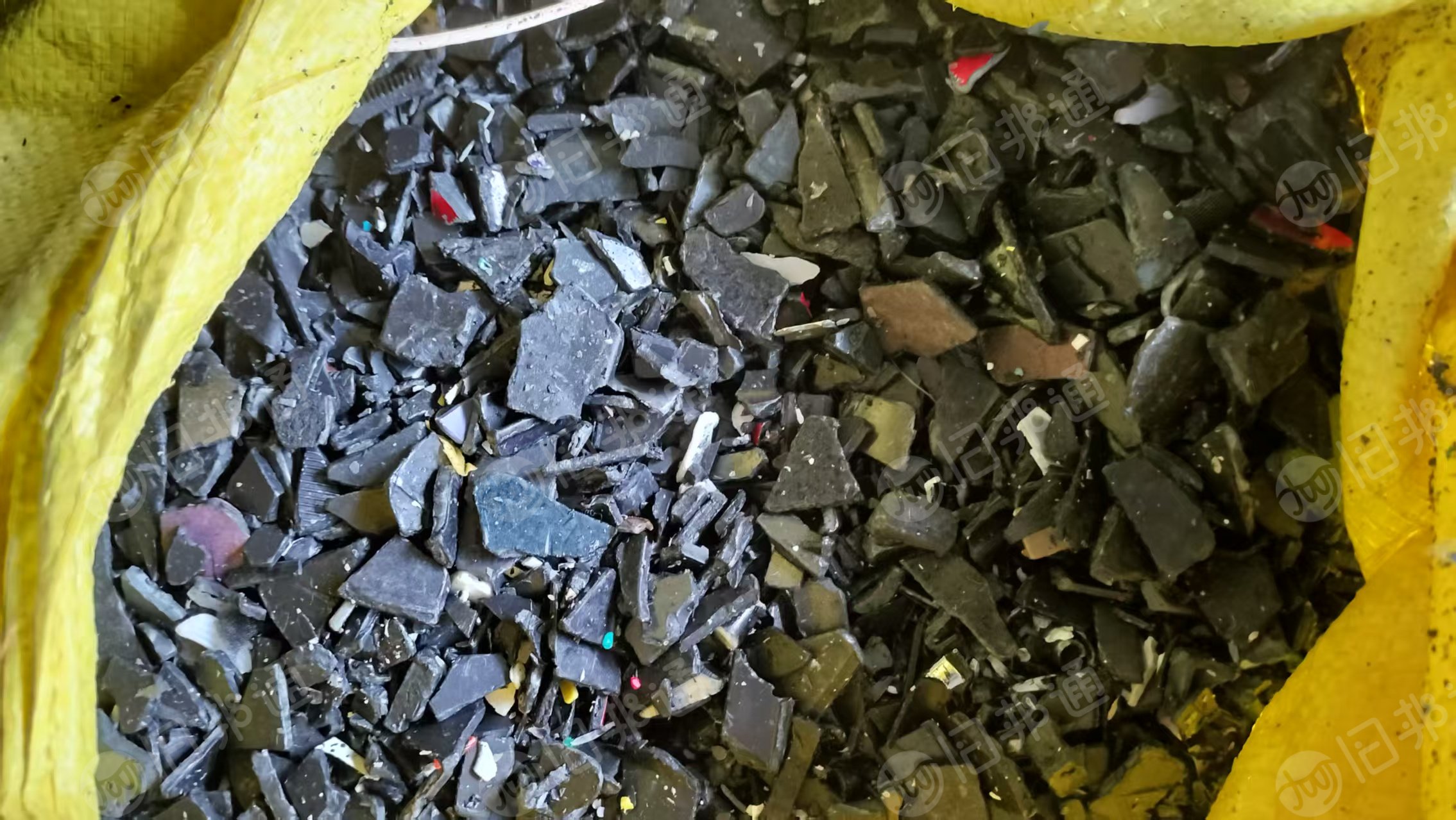 出售保险杠破碎料，清洗甩干，月供200吨