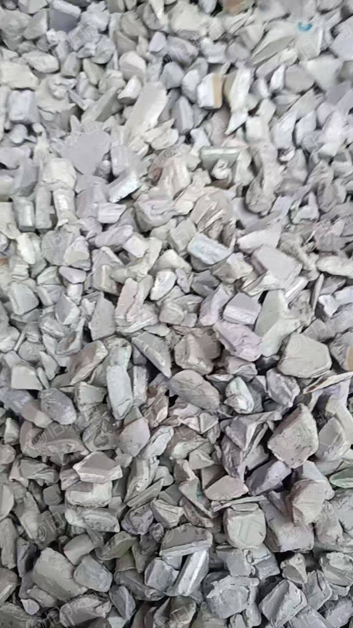 出售abs电瓶壳破碎料，冲击14-17左右，阻燃跟不阻燃的料都有，月供200吨