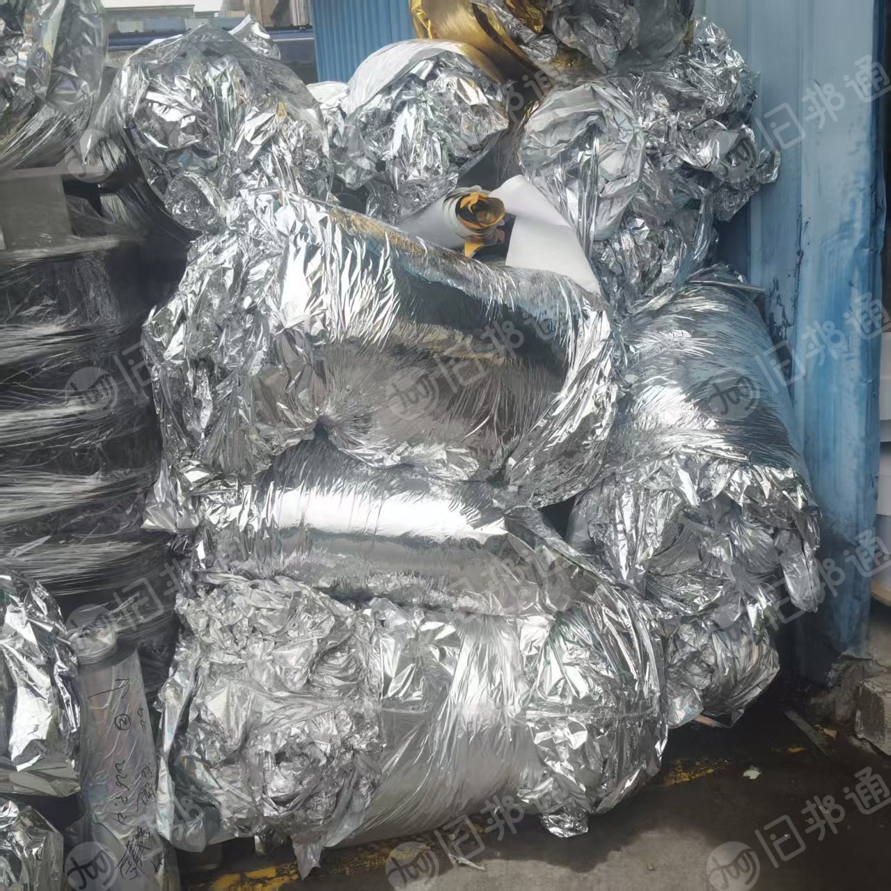 出售pet镀铝膜，卷膜跟压包的都有，长期供应