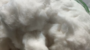 长期出售精梳回丝开的纯棉开花棉，再生棉，月供100吨